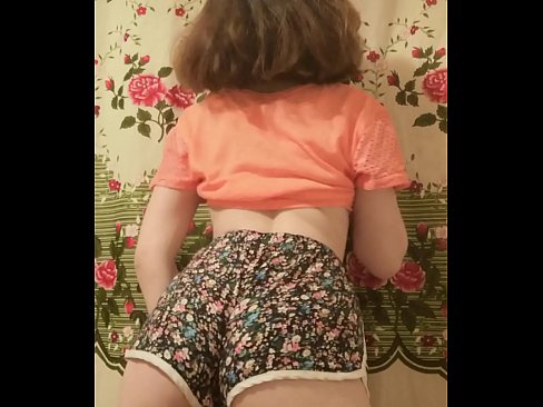 ❤️ Sexy jonk Babe deet hir Shorts op der Kamera of ️ Porno bei eis ❌️