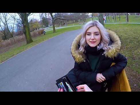 ❤️ Drénkt e Frieme säi waarme Spuer fir Suen - Blowjob am Park vum Eva Elfie ️ Porno bei eis ❌️